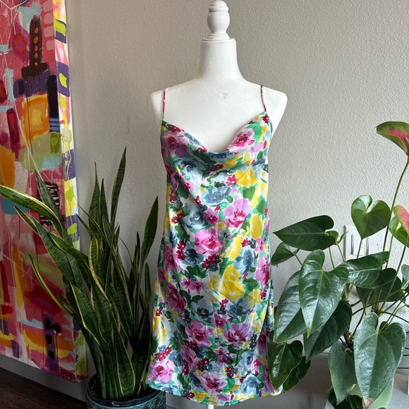 Nordstrom Vero Moda Floral Satin Mini Midi Dress - great condition! - Picture 4 of 4